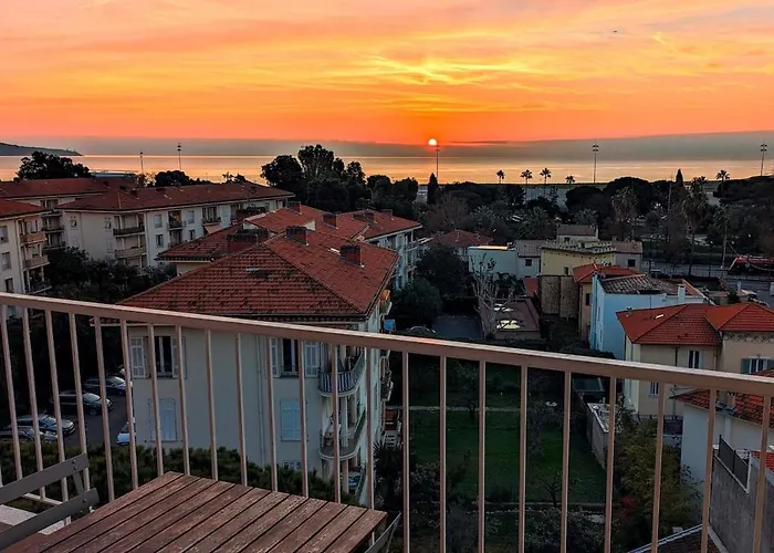 Panoramic Sea View With Private Parking And Ac Апартаменты Ницца